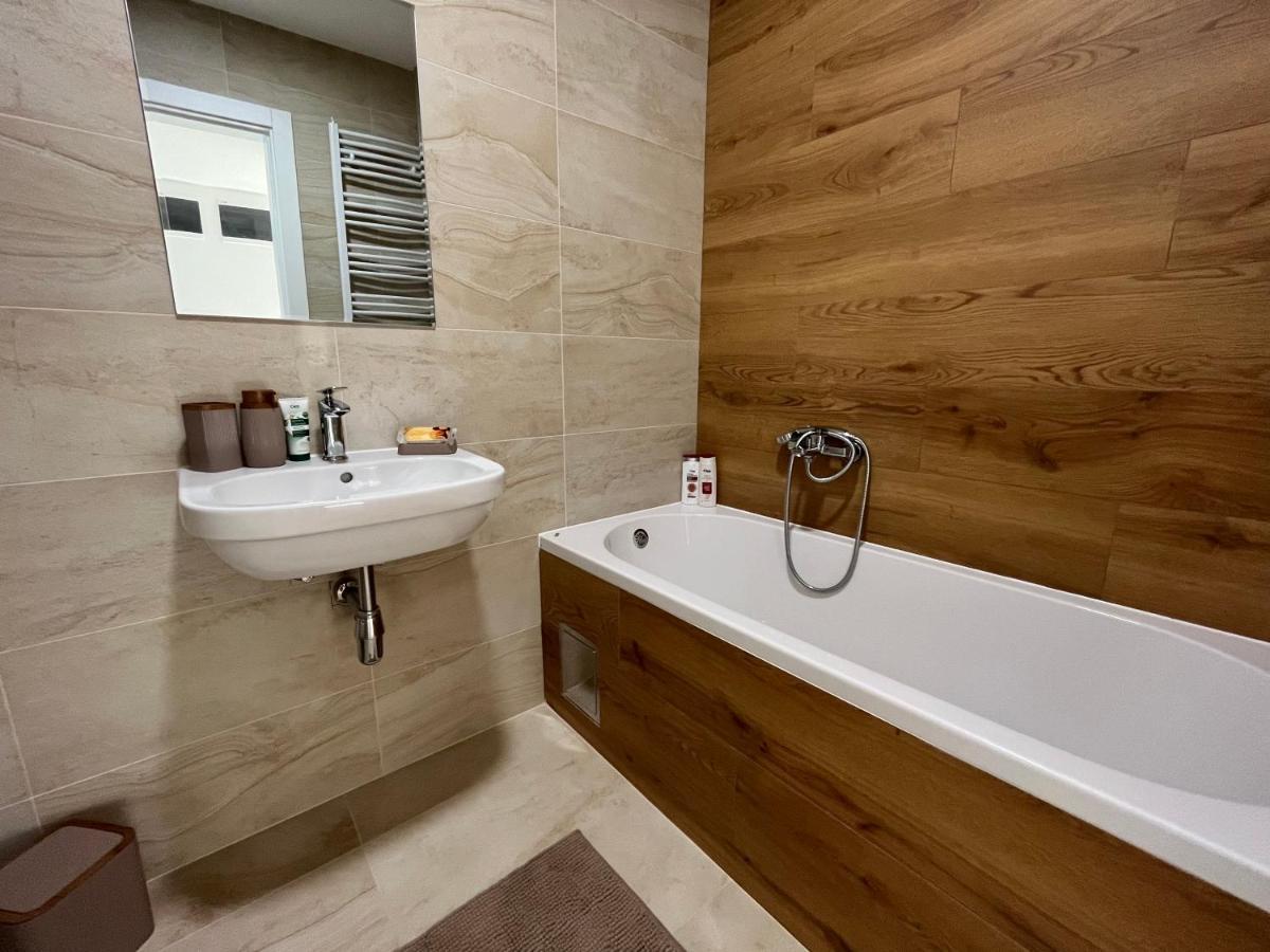 Plava Zvezda Centar Free Garage Apartment Novi Sad Luaran gambar